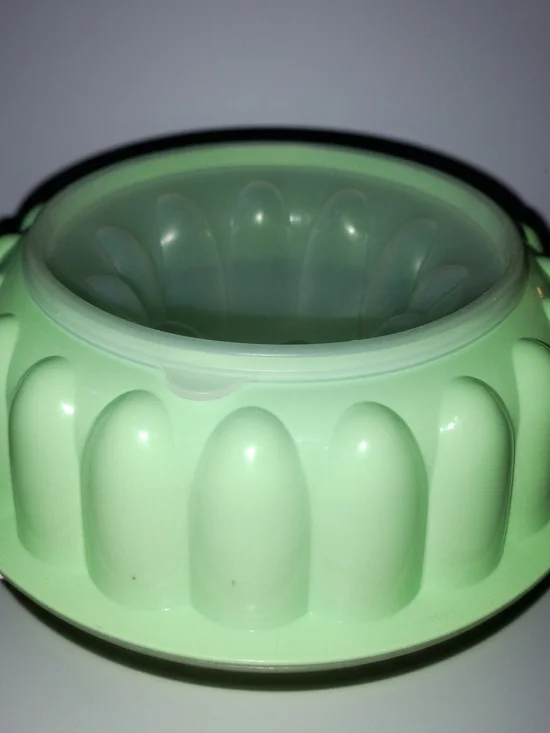 Vintage Mint Green Tupperware 9 Inch Jel-Ring Mold Model #1201