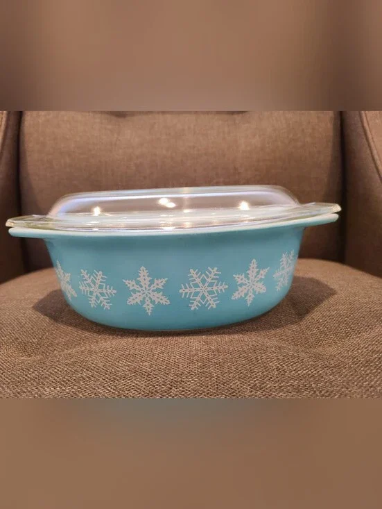 Vintage Pyrex Snowflake Turquoise oval casserole dish & lid