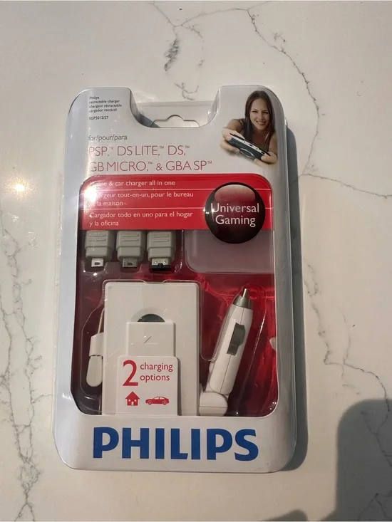 Philips Universal Gaming Charger Kit - White Retractable Car Port