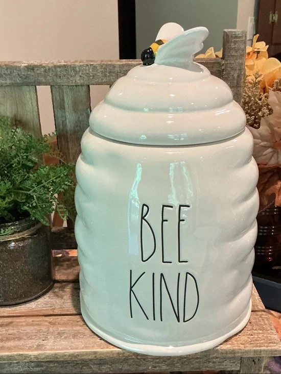 EUC - Rae Dunn BEE KIND Beehive Canister