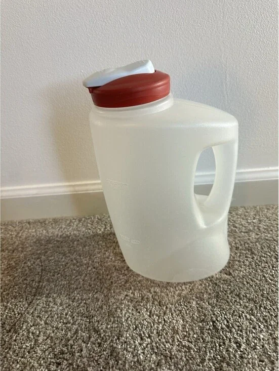 Rubbermaid MixerMate 1-Gallon Pitcher Red Top / White Spout USA Made