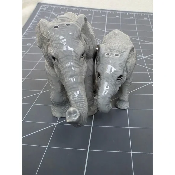 Westland Giftware Elephant Salt and Pepper Shakers Magnetic Ceramic Gray Set