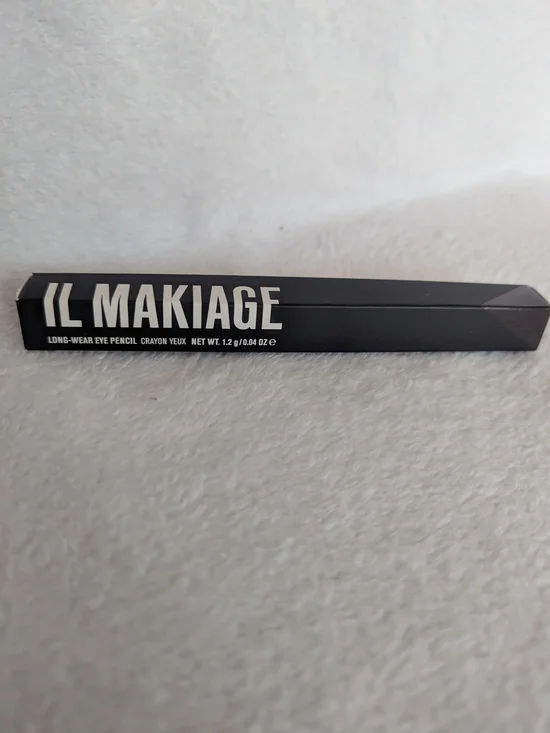 IL MAKIAGE Long-Wear Eye Pencil — Black Packaging