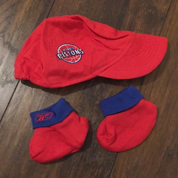 Reebok Detroit Pistons Hat & Bootie Set