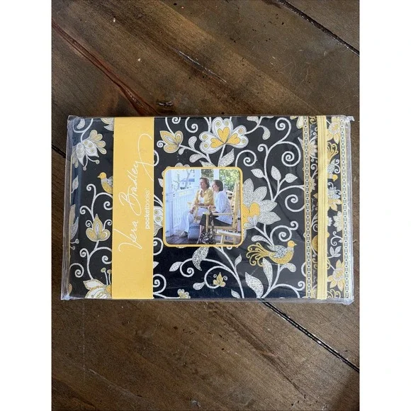 Vera Bradley Pocketbooks Photo Book 24 Photos Lifeguard Press NEW‎ Black Yellow