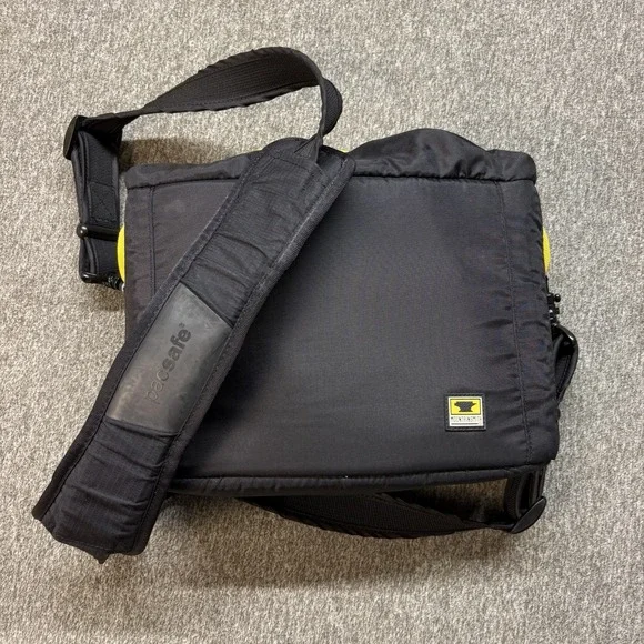 Mountainsmith‎ Camera Bag Black Shoulder Case w/ Divider Inserts