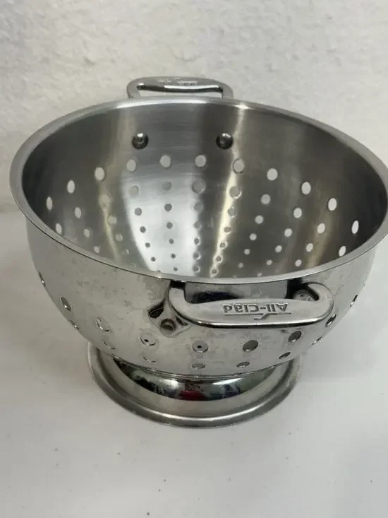 All-Clad Kitchen Tools Classic Stainless Steel 4QT Colander Strainer 9” Diameter