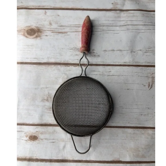 Unbranded Vintage Mesh Strainer Red Wood Handle Rustic Farmhouse Sifter 5in