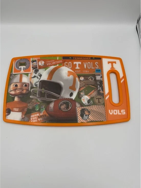 NWOT Tennessee Volunteers Plastic Cutting Board