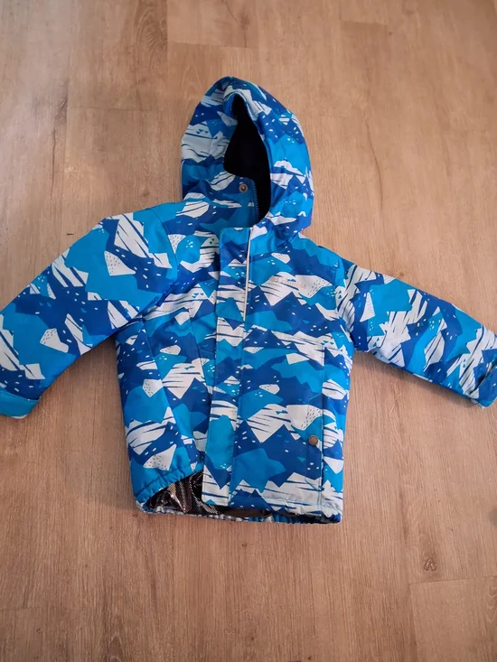 Columbia Blue Patterned Jacket with Black Snow Bibs