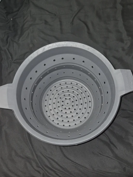 Pampered Chef Gray Silicone Collapsible Strainer Colander