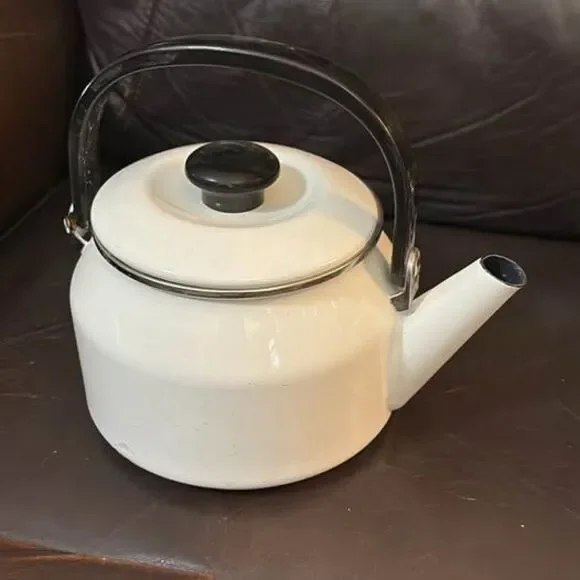 Siam Fuji Ware 2.0 qt Enamel Tea Kettle