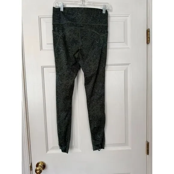 All in Motion Women’s High-Waisted Side Pocket Leggings Green Camo Print - Size