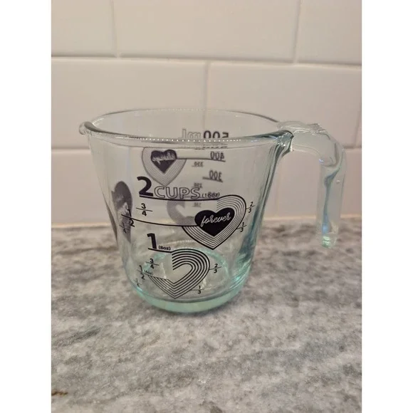 Pyrex Purple Hearts 2-Cup Measuring Cup – 