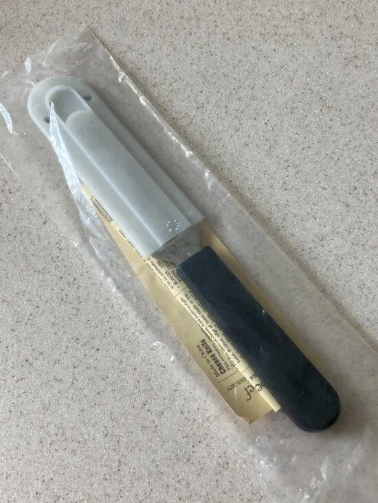 NIP Pampered Chef Cheese Knife #1125 With Safety Guard