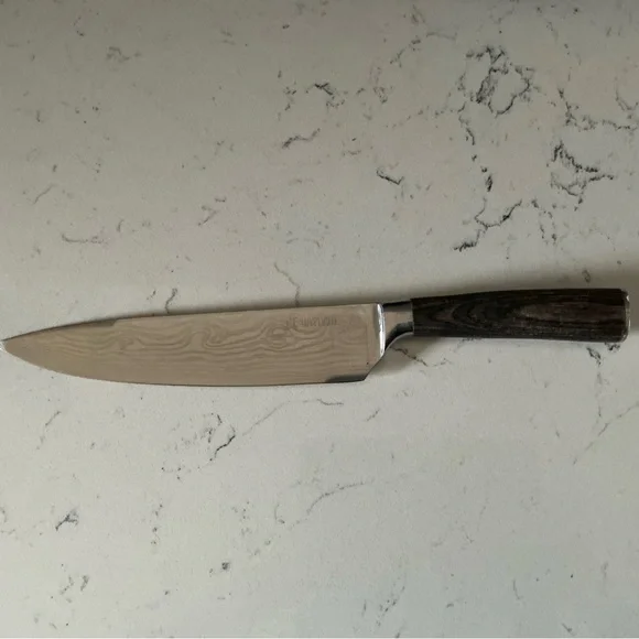 Yatoshi professional 8” chefs knife Damascus pattern high carbon stainless steel