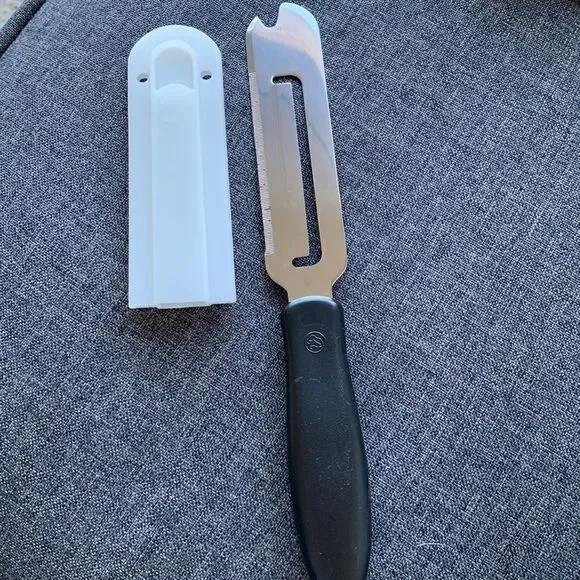 ‎Pampered Chef Cheese Knife slicer with cover