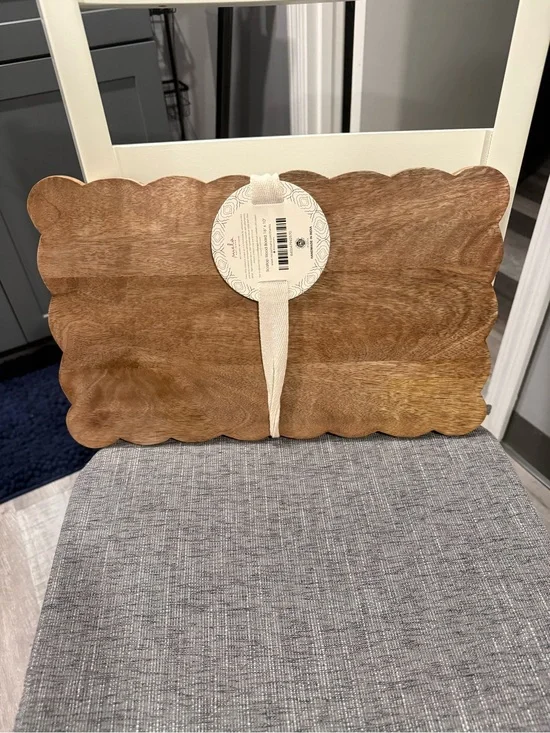 Scalloped cutting board