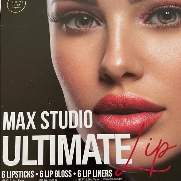 18 piece Max Studio Ultimate Lip 💋 Kit