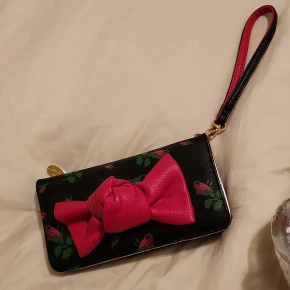 NWOT BESTSEY JOHNSON WALLET WRISTLET
