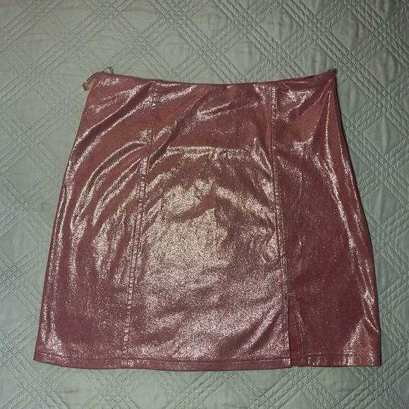 Main Strip Metallic Rose Pencil Skirt