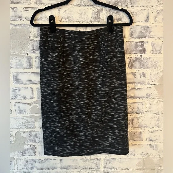 Stretchy gray pencil skirt