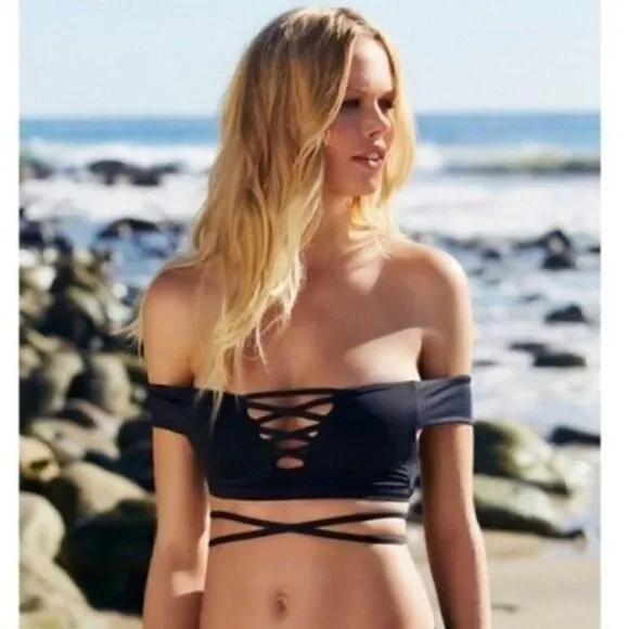 Frankie’s Bikinis black Shiloh off shoulder bikini top small BoxA