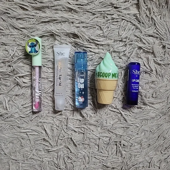 Beauty Bundle Lips Makeup Stitch Lipgloss Lip Balm Lip Oil Makeup ✨️💫