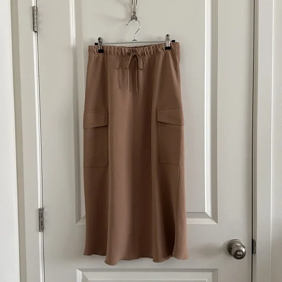 Aritzia Wilfred Muse Cargo Midi Skirt (S)