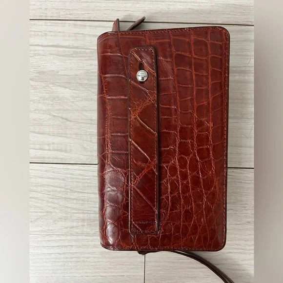 Crocodile women’s Embossed Brown Wallet \ clutch brand new never used