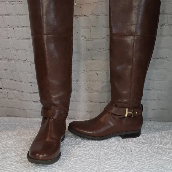 Tommy Hilfiger SHAHAR Brown Leather Riding Boots Gold H Buckle Wide Calf siz 7.5