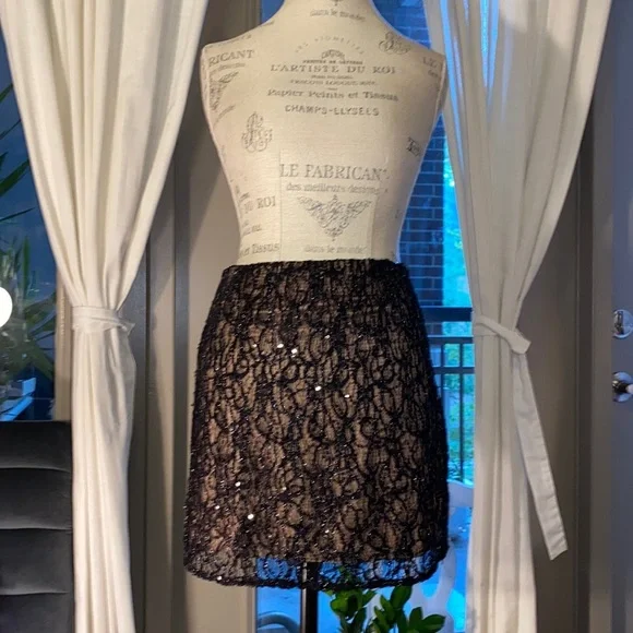 Criss Cross black lace skirt with tan lining classy dressy cocktail size Small​