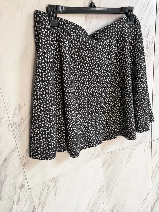 Mossimo Geometric Black White Skater A-Line Textured Career Circle Skirt Size XL