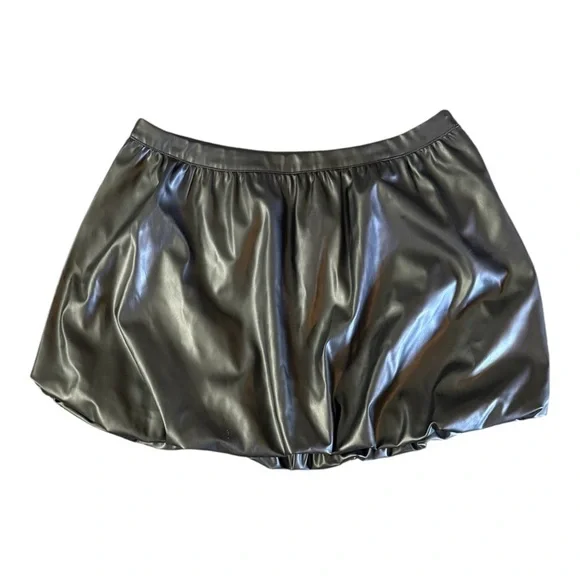 Versona Women’s Skirt Size 18’ Polyurethane, Stylish, New with Tags