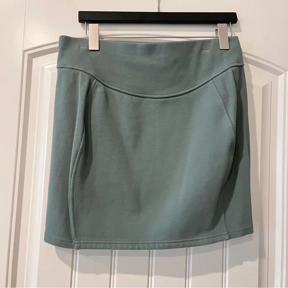 lululemon athletica Sage Green High Rise Mini Skirt Scuba size Large