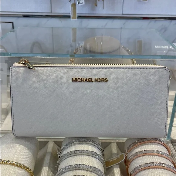 MICHAEL KORS Jet Set Travel Lg Saffiano Leather Quarter-Zip Wallet Light Cream