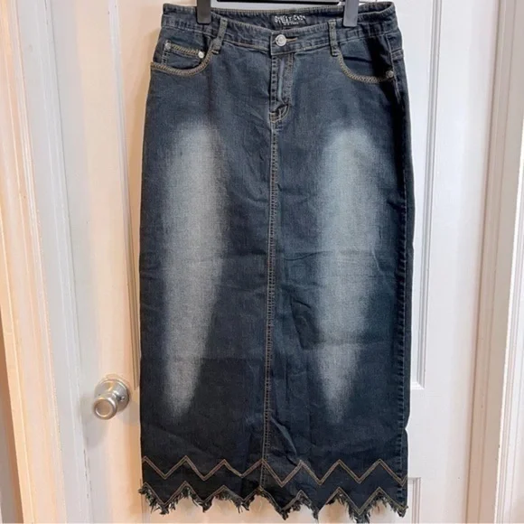 Street code frayed zigzag maxi denim skirt