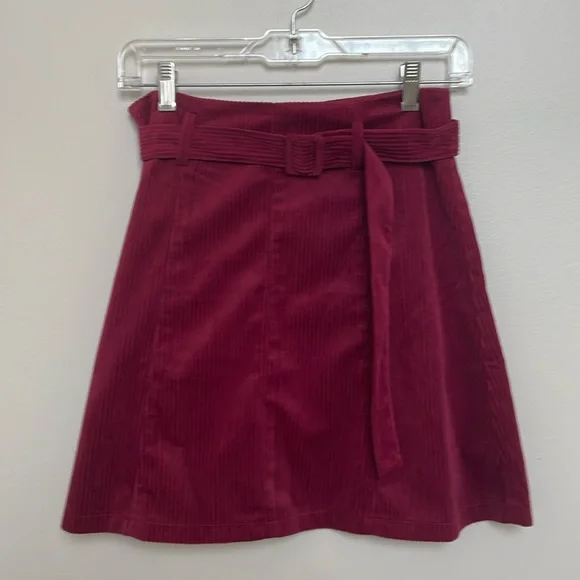 SUGAR + LIPS Mini Corduroy Skirt Burgundy Size S