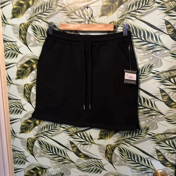 DD41 New NWT black soft skirt Eddie Bauer XS x-small extra small