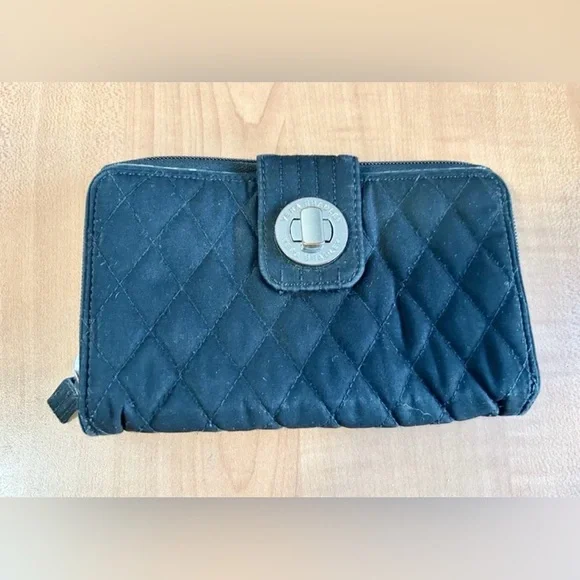 Vera Bradley wallet clutch wristlet bag turn lock black quilted
