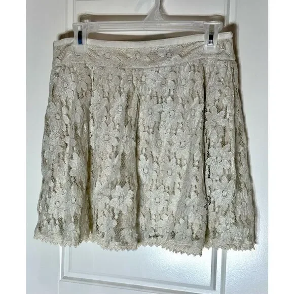 American Eagle NWT cream lace mini skirt size 6