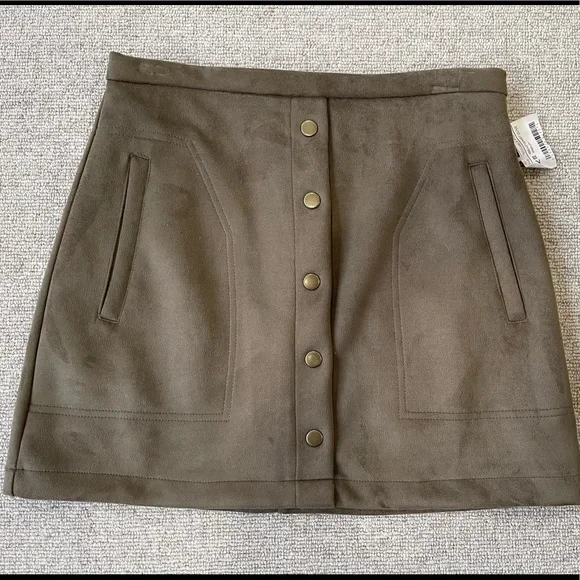 NWT Olive Green Faux Suede Skirt w/Antique Gold Buttons Size M