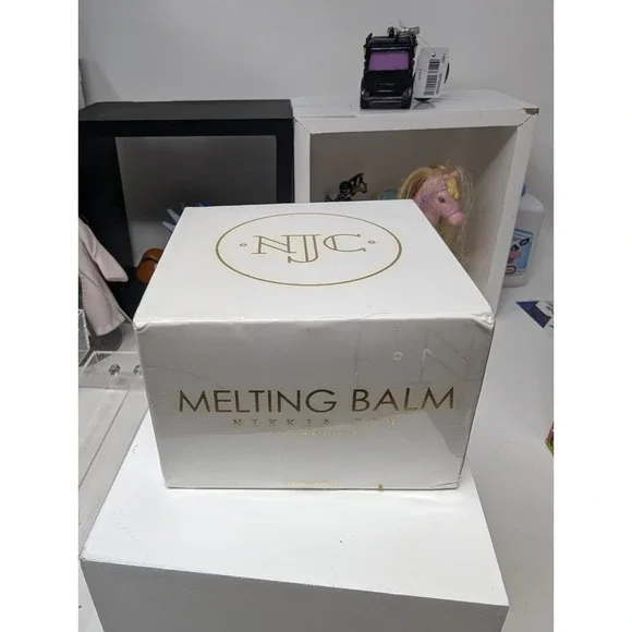 Nikkia‎ Joy Cosmetics Melting Balm