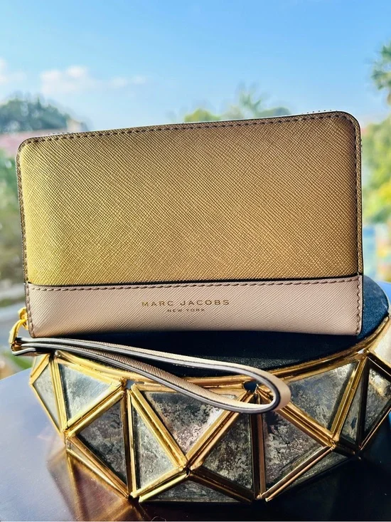 Marc Jacobs Gold / off White Zip around Wallet Wristlet EUC Verified Authentic