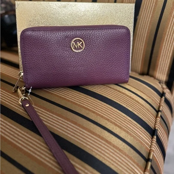 Valentines 💝 Michael kors fulton large wallet phone case leather