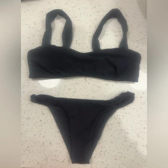 frankie bikini bottom medium top small in black