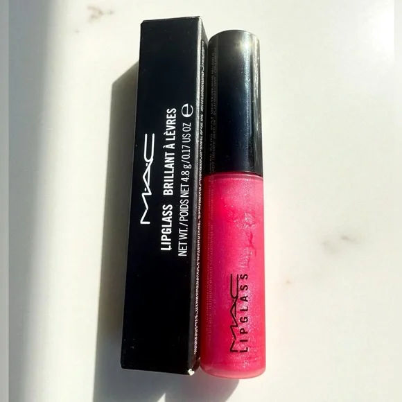 MAC STEAL MY HEART LIPGLASS. VERY RARE. NEW IN BOX.