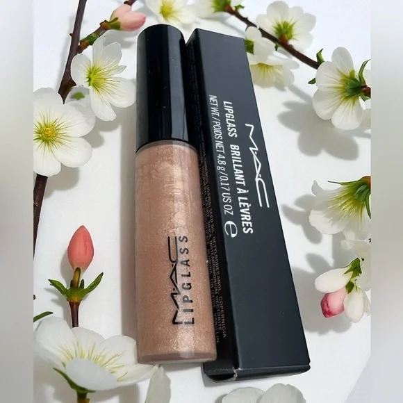 MAC SHE’S A STAR LIPGLASS. RARE. NEW IN BOX.