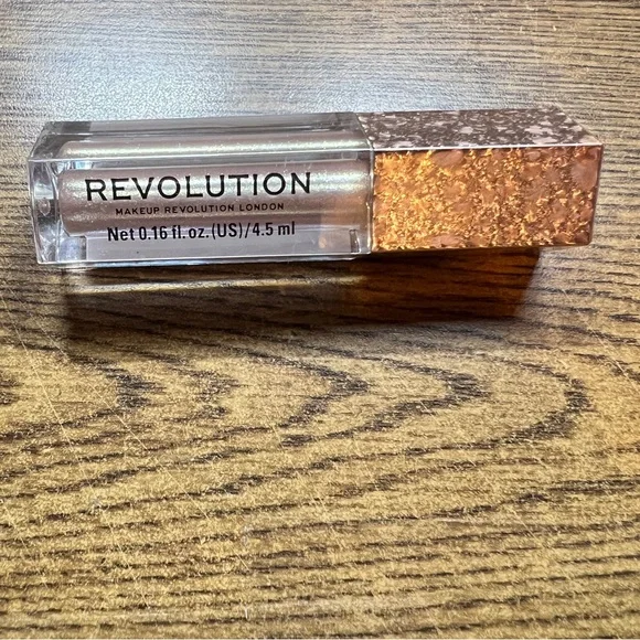 Makeup Revolution Lip Topper “Luxurious”