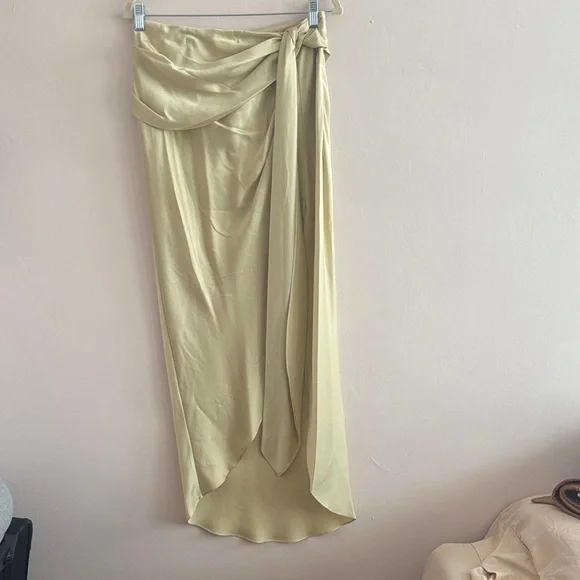 Elegant High-Low Women's Skirt in Cream